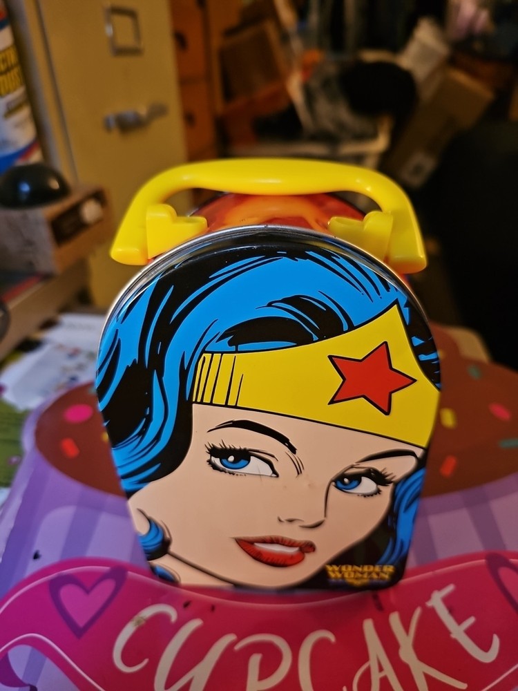 DC Comics WONDER WOMAN Small Tin Lunch Box Container