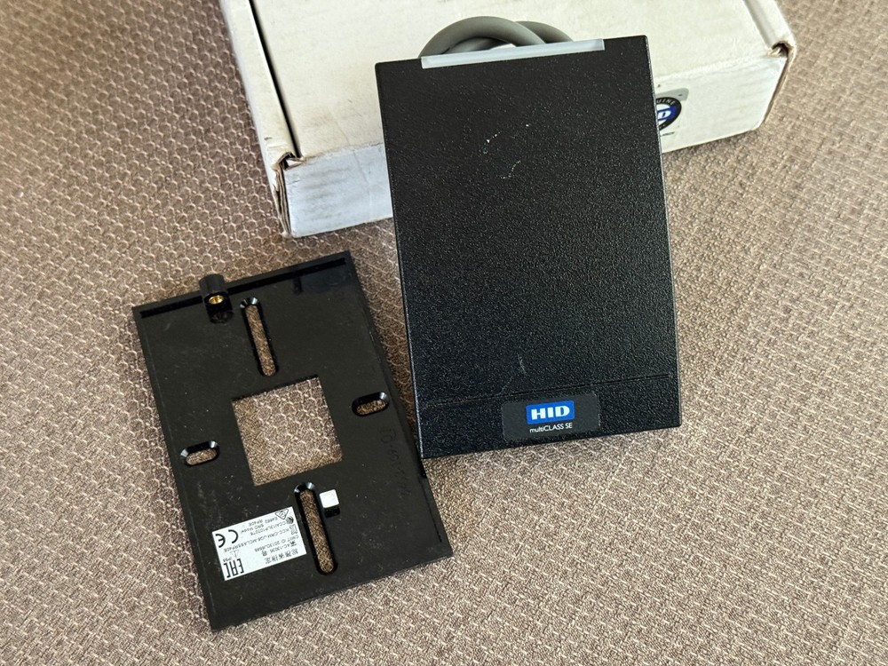 HID RP40E 920PTNNEK00028 MultiCLASS SE RP40 Wall Switch Reader