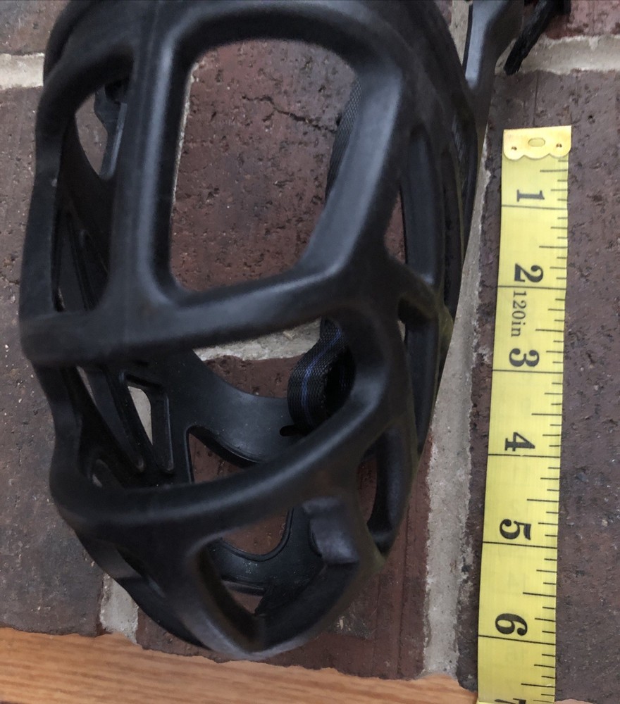 Dog Muzzle Medium Size 4 13” Circumference 6” Long Black Nylon Adj. Strap