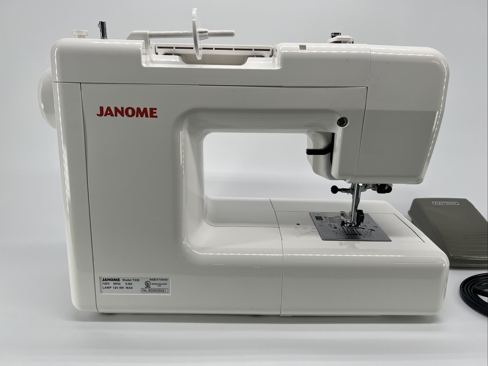 Janome Magnolia 7330 Sewing Machine with Foot Pedal and Power Cord - Excellent