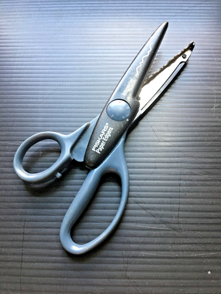 Fiskars Imperial Paper Edgers Scissors - Wavy Pattern 6.5"L