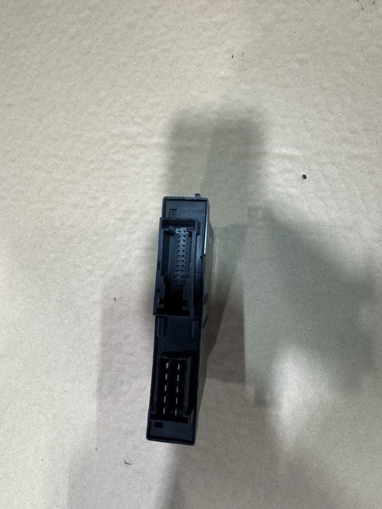 2017-2025 FREIGHTLINER CASCADIA 126 LEFT DRIVER SIDE DOOR SWITCH MODULE OEM