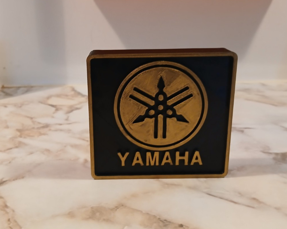 YAMAHA self standing logo