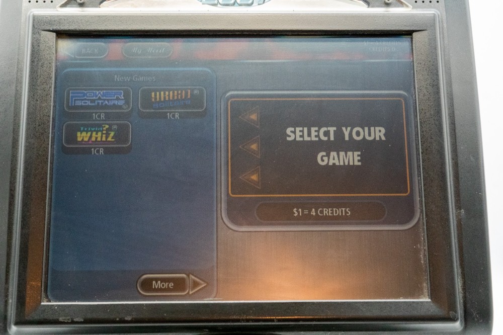 2007 MegaTouch EVO 15" LCD Megatouch Touchscreen Bartop Game