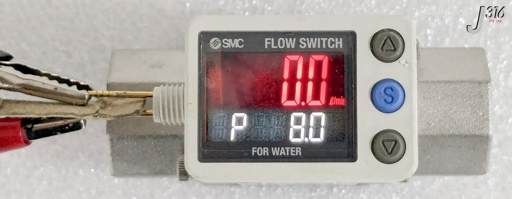 38806 SMC DIGITAL FLOW SWITCH PF3W720-03-A-M