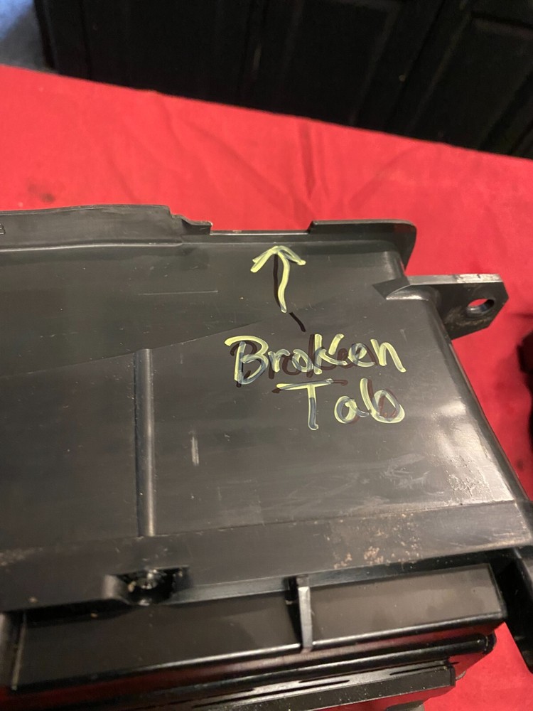 2013 VOLVO VNL DASH GAUGE PANEL CLUSTER 21546092-P02 BROKEN TAB