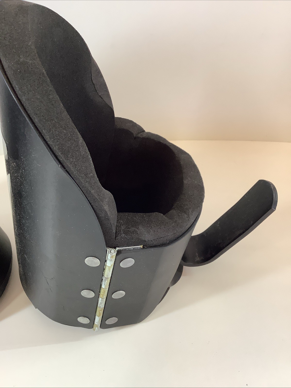 Vintage 1980’s Gravity Guiding System Metal Inversion Boots Ankle Holders w/ Box