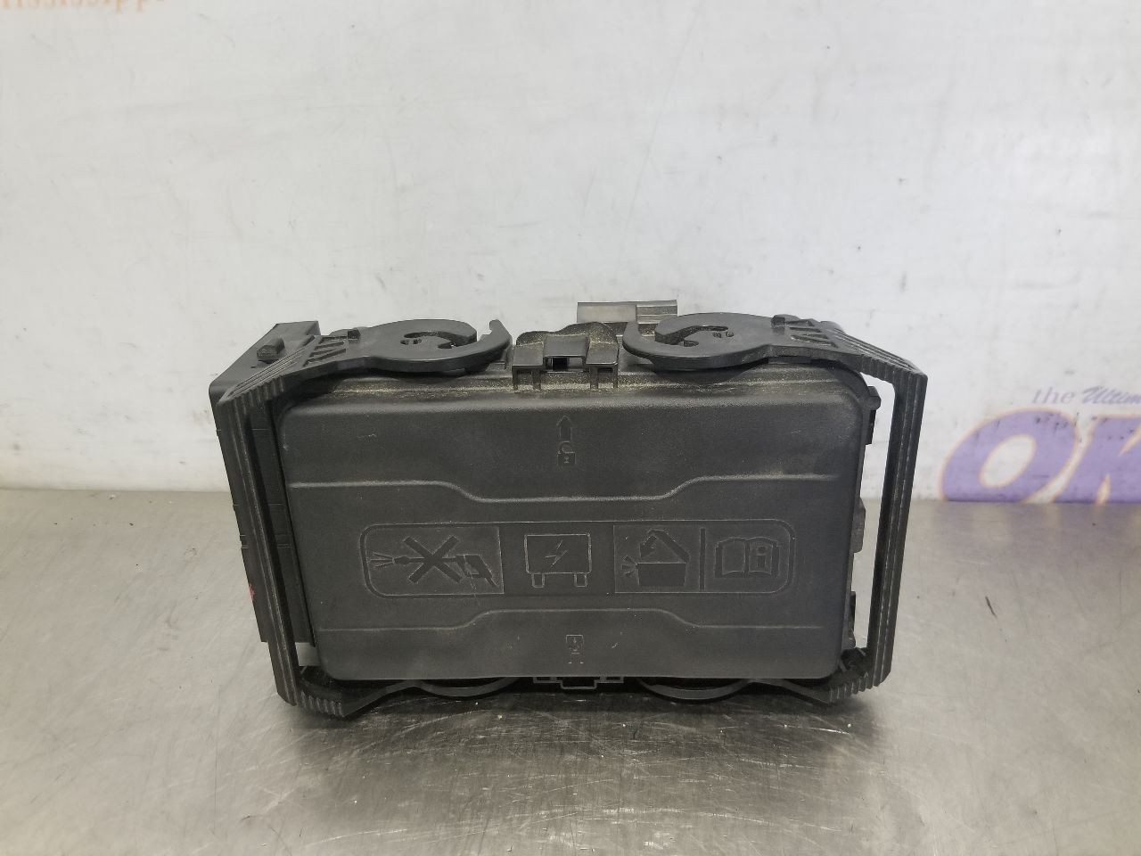 25 CHEVY MALIBU RS FUSE BOX 1.5L ENGINE 42830286