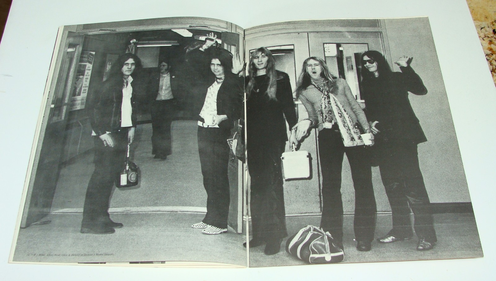 ORIG 1971 ALICE COOPER - PHOTO TOUR BOOK - SOUVENIR BOOK PUBLISHERS