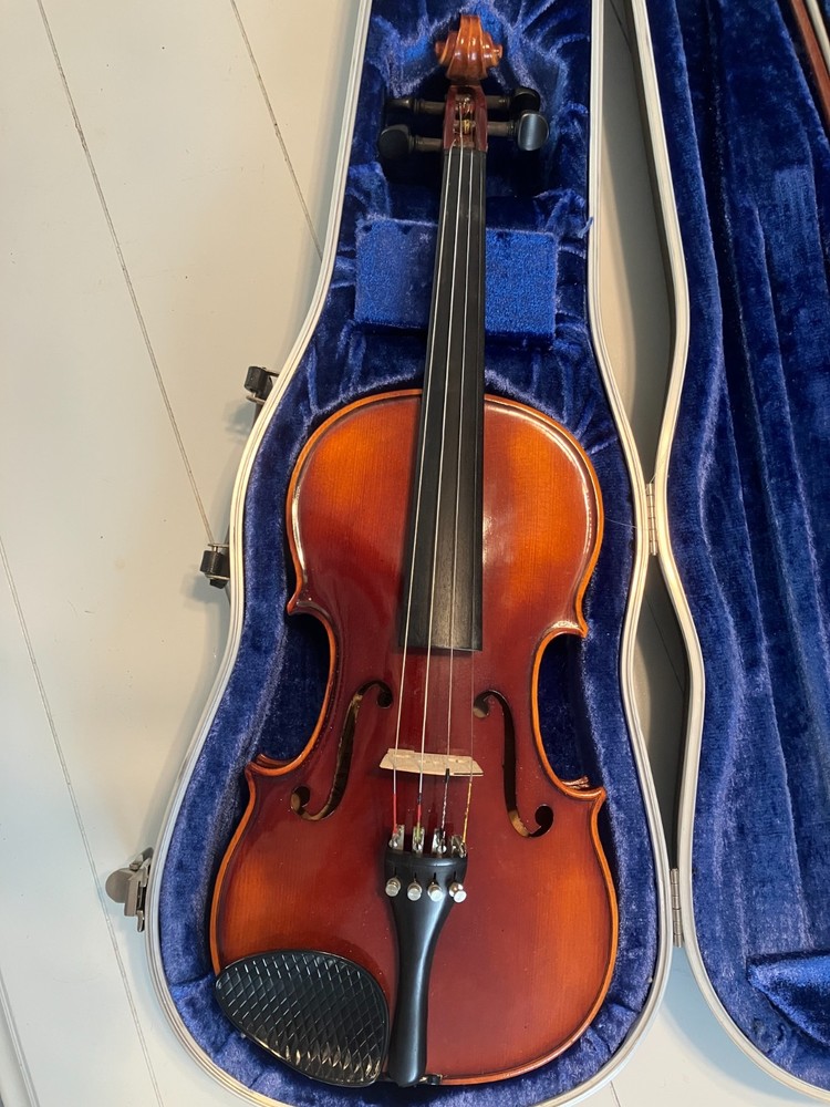 Classical Mathias Thoma Model 23 Violin with Bow & Case