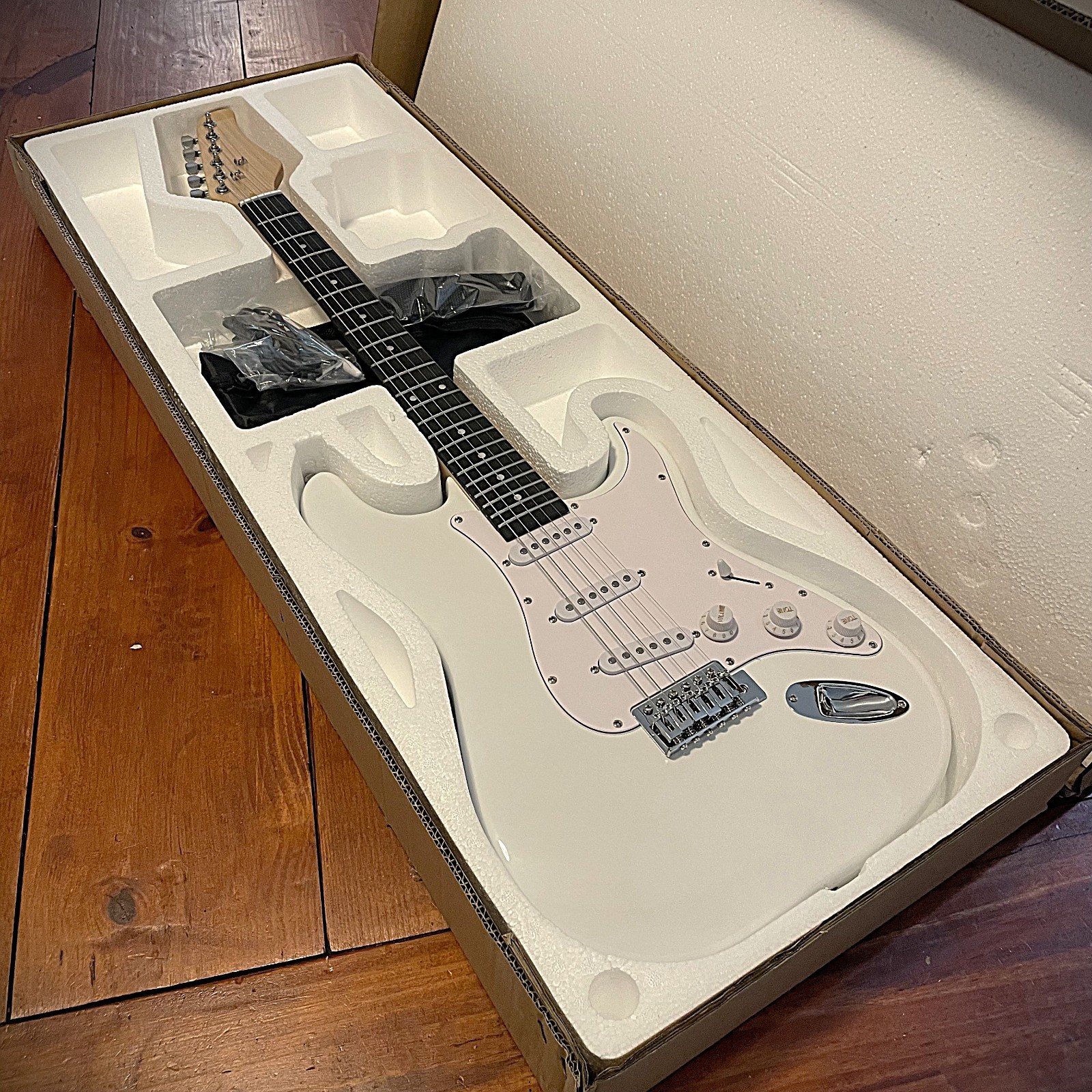 Full-Size Olympic White Electric Guitar with Rosewood Fretboard, S-S-S Pickups