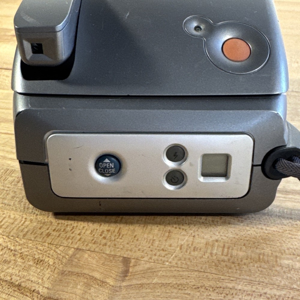Polaroid One 600 Flash Instant Film Camera Silver Function Untested