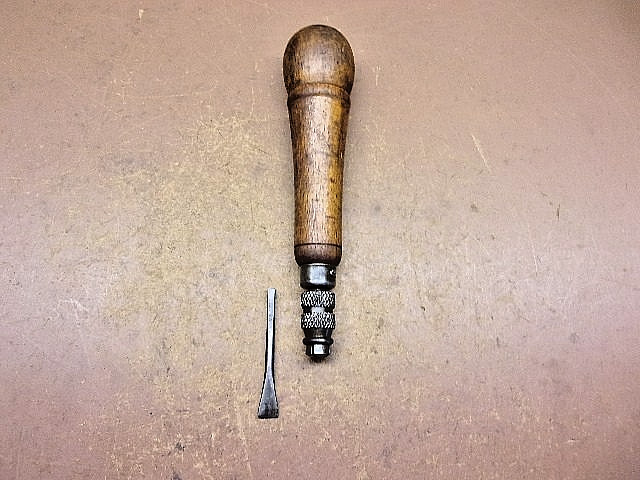 Vintage Unbranded MULTI-TOOL w/1 Chisel Tool plus Under Cap Storage Nice'n'Clean