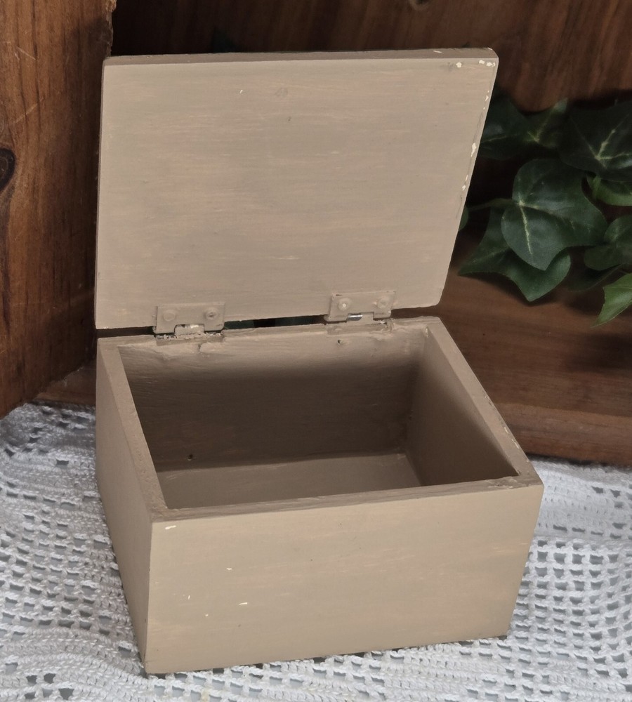 wood box (25026) hand painted