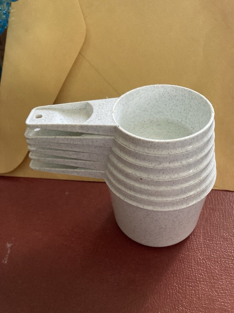 Tupperware Measuring Cups Set of 6 Speckled White /Gray called Fireworks