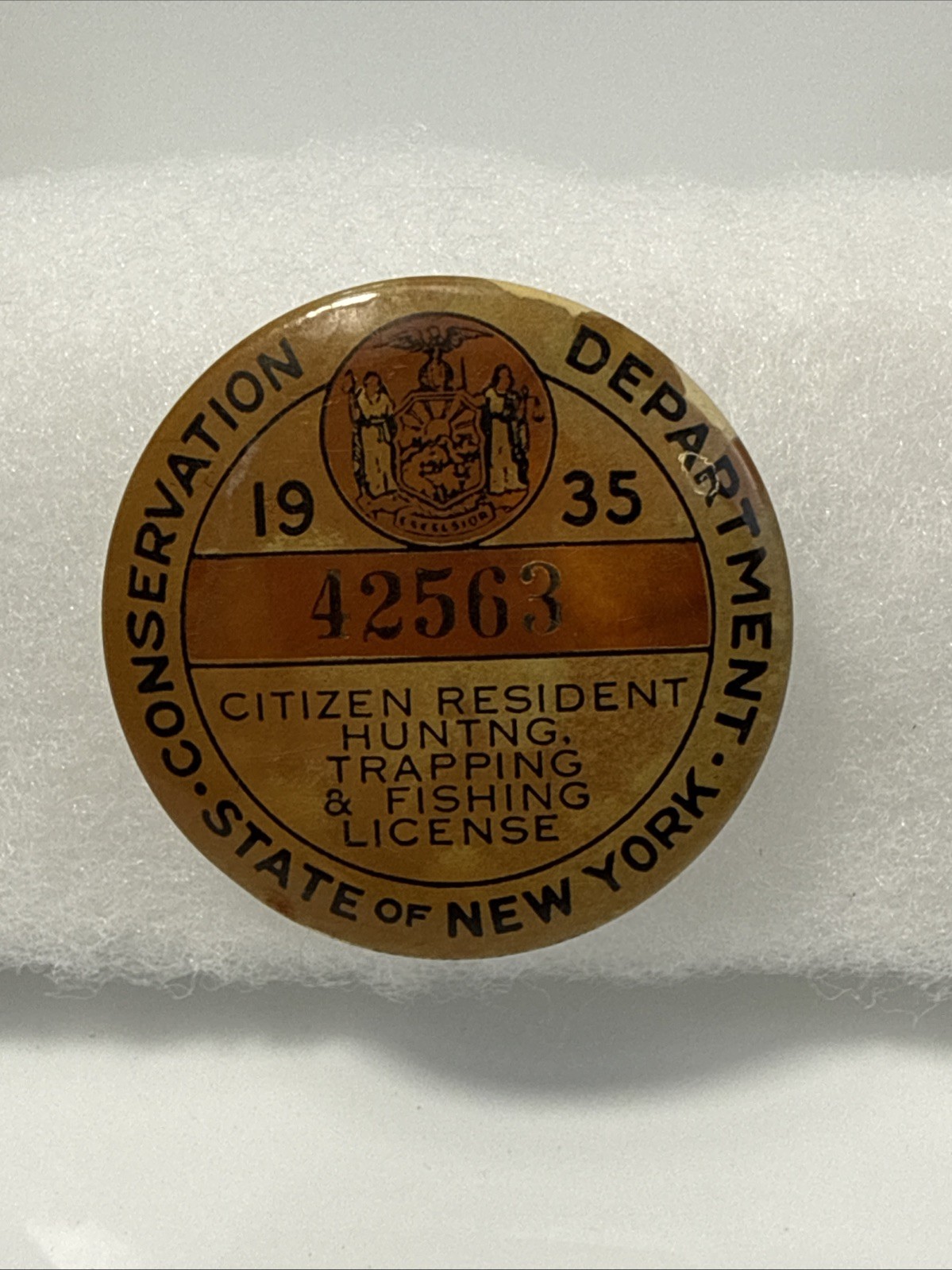 N.Y STATE VINTAGE 1935 RESIDENT HUNTING, TRAPPING,FISHING, LICENSE BUTTON