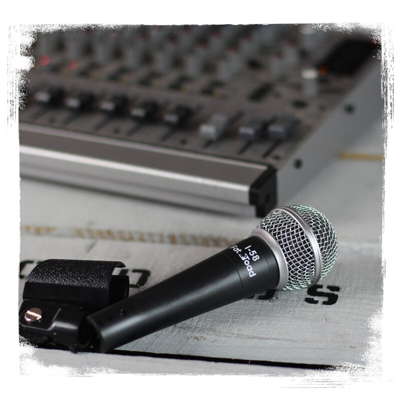 Professional Cardioid Dynamic Vocal Microphones & Clips (6 Pack) by FAT TOAD