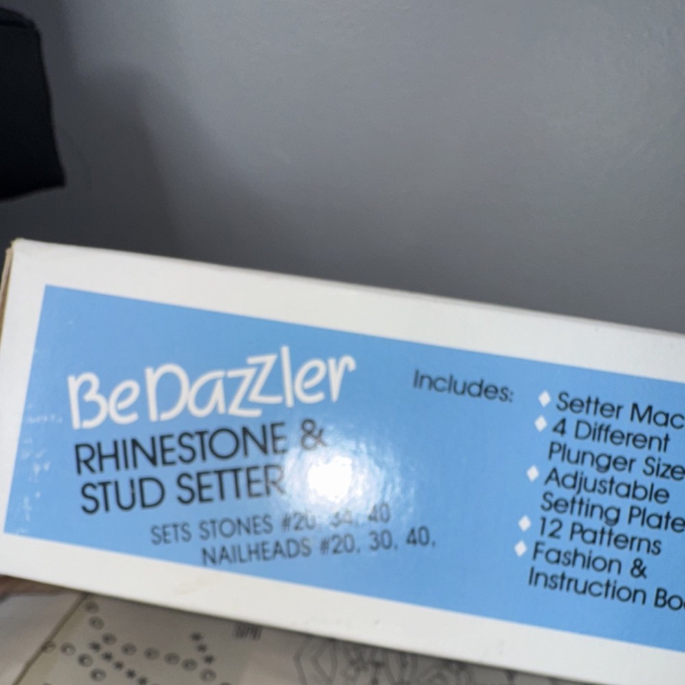 BeDazzler Rhinestone Stud Setter 4 Plunger Sizes.Patterns, Accessories open box
