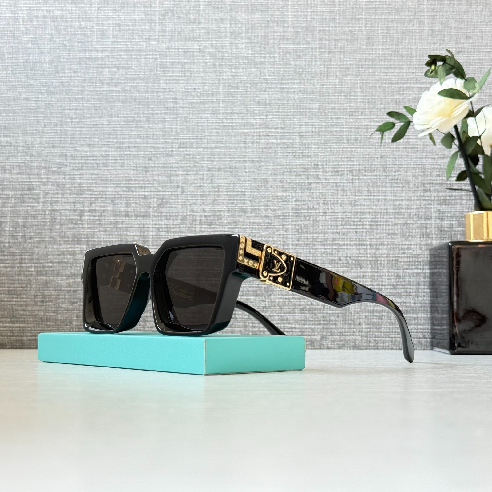 Louis Vuitton Z1165 1.1 Millionaires Sunglasses Black Square Gold LV