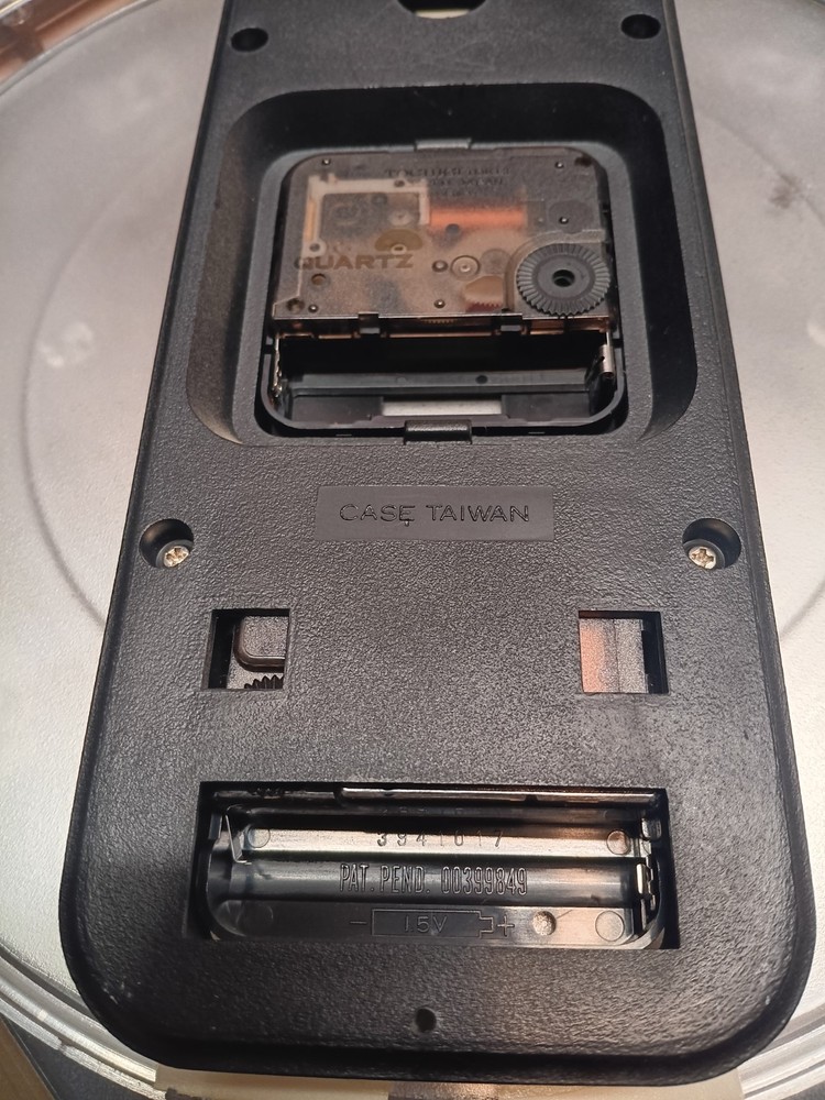 Seth Thomas Octagonal Quartz Wall Clock Brown Plastic Frame battery-operated