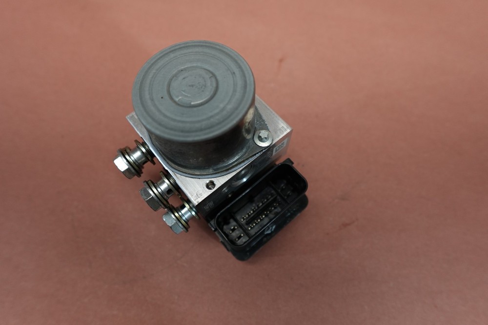 2012-2015 Harley Davidson FLD Switchback ABS BRAKE PUMP MODULE