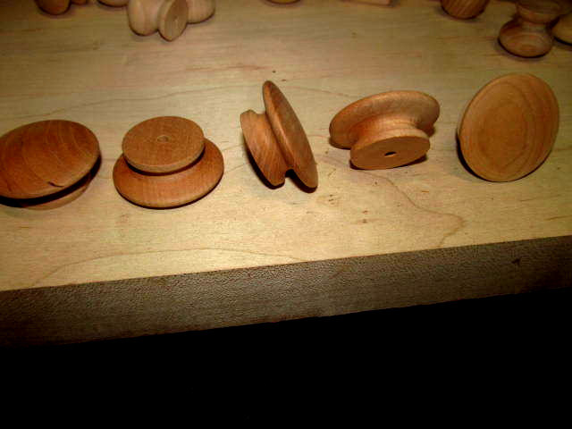 10 BRAND NEW UNFINISHED CHERRY 1 3/4" ROUND WOOD CABINET KNOBS / PULLS KW
