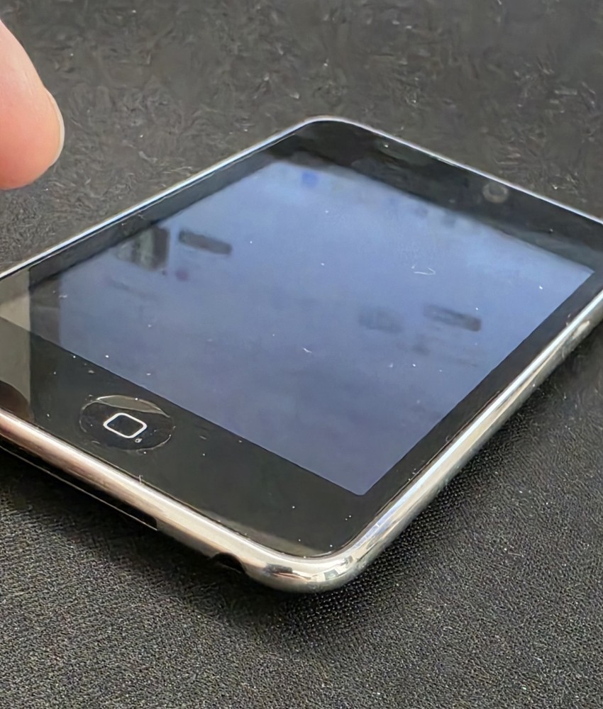 Apple iPod Touch 3rd Generation 64GB Model A1318.