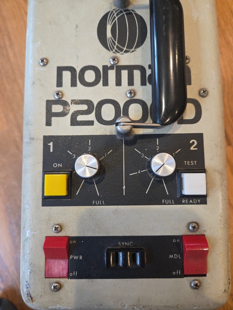 Norman P2000D Strobe Lighting Power Pack Untested