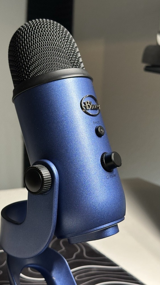 Logitech for Creators Blue Yeti USB Microphone + Pop Filter