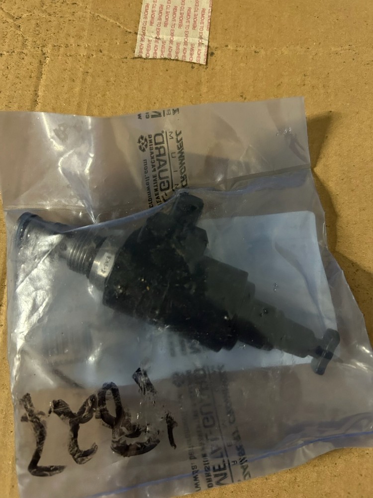 10046736 liebherr control valve