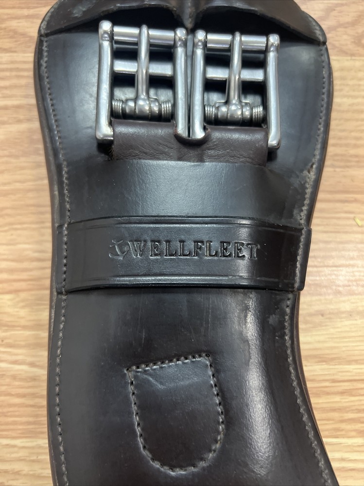 28" Wellfleet Brown Contoured Girth