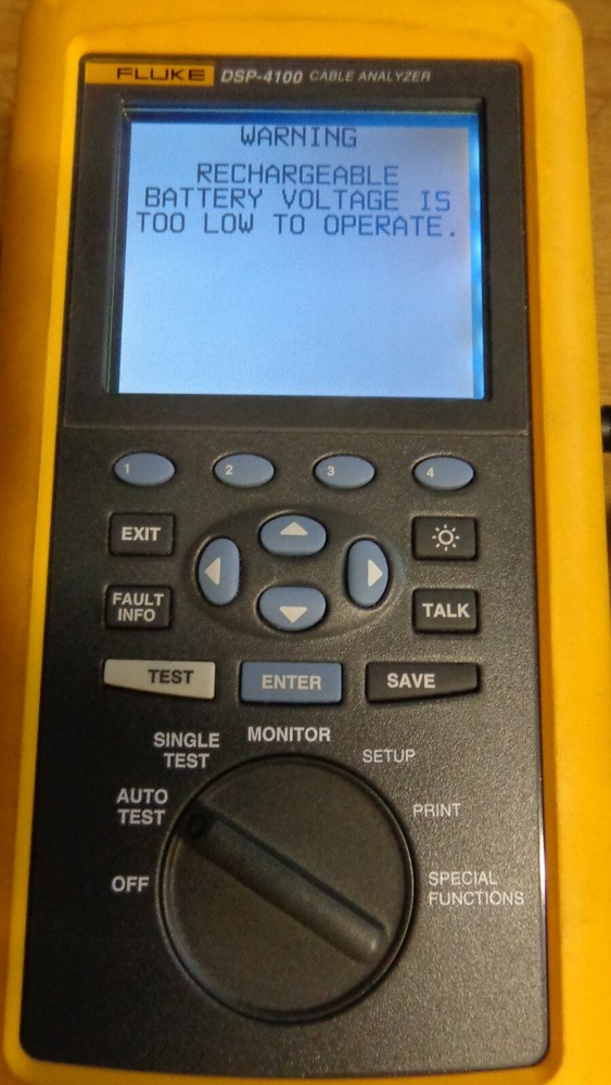 FLUKE DSP-4100 CABLE ANALYZER (Need AC Adapter)