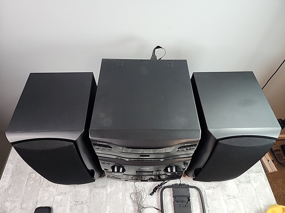 Denon D-1000 Personal Component Compact HiFi System 3 Disc CD Cassette *READ*