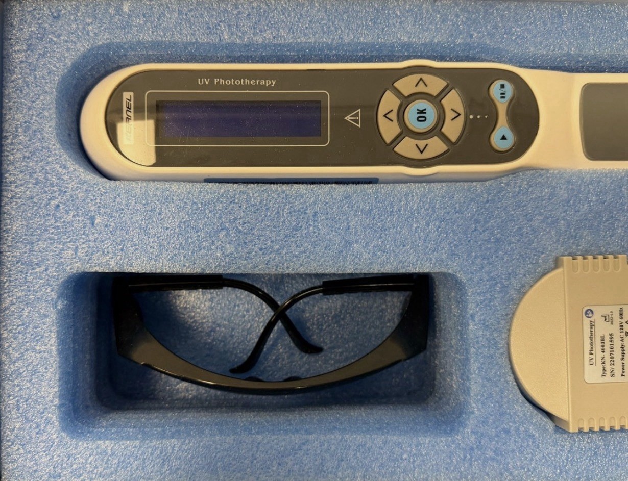 Kernel KN-4003 Narrowband UVB Phototherapy Lamp Dermatology Light w/ Goggles