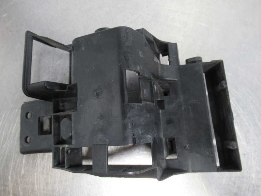 EB1045 2009 09 HARLEY HERITAGE SOFTAIL ELECTRICAL HARNESS BRACKET
