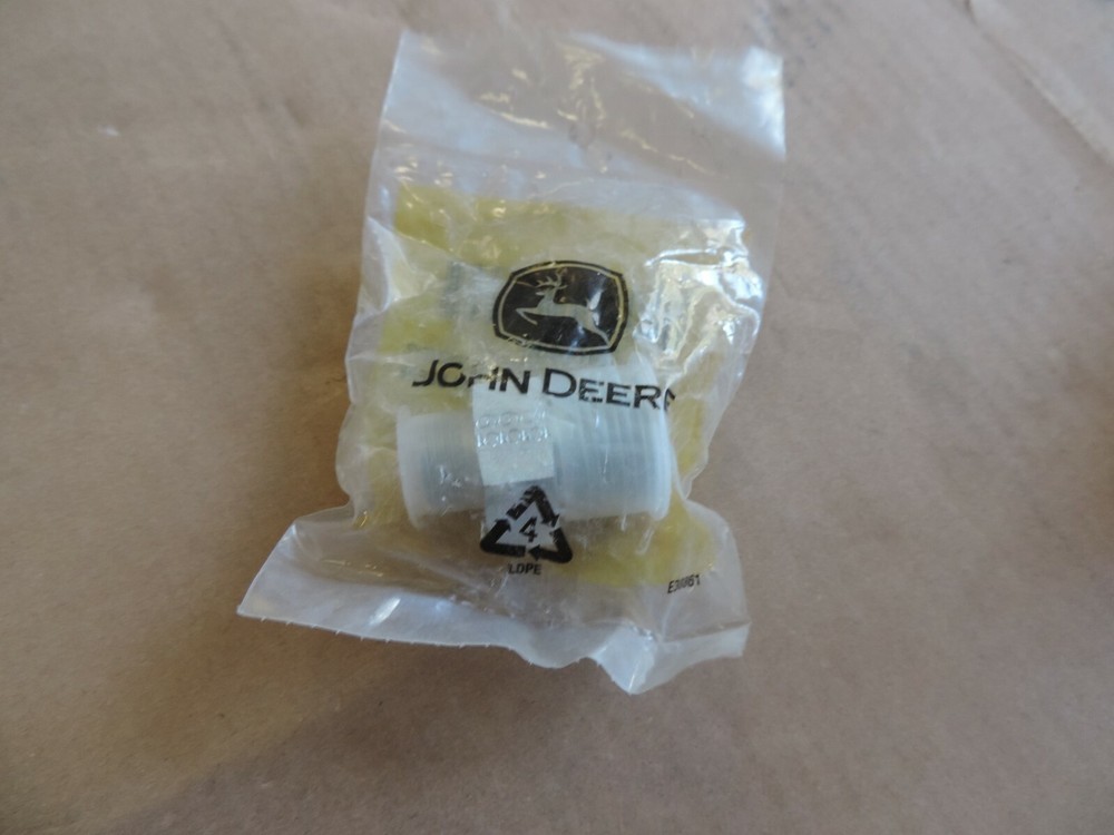John Deere 38H1338 - Adapter Fitting