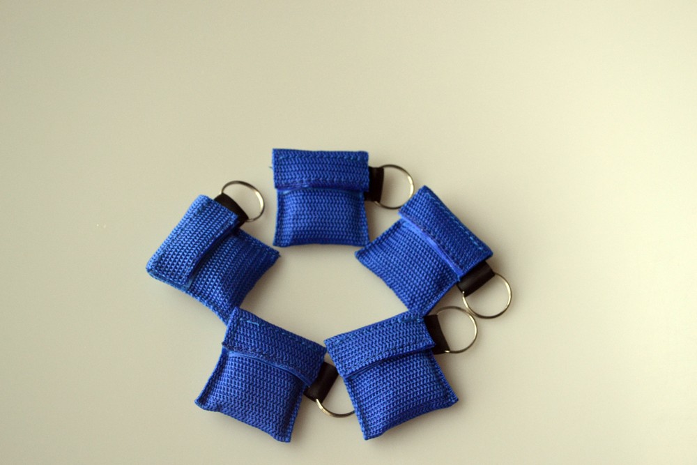 100pcs First Aid CPR Mask CPR Face Shield Emergency Training Blue One Way valve