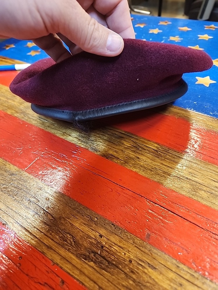 US Army Airborne Berrett with Flash Unknown Size 3702