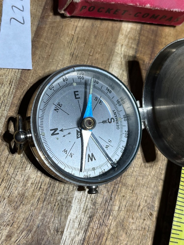Vintage West Germany compass (26722)