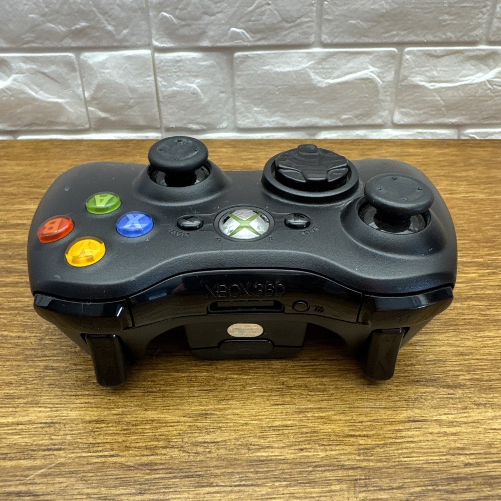 Microsoft Xbox 360 Wireless Controller Black/Black w/Batteries Model 1403 Tested