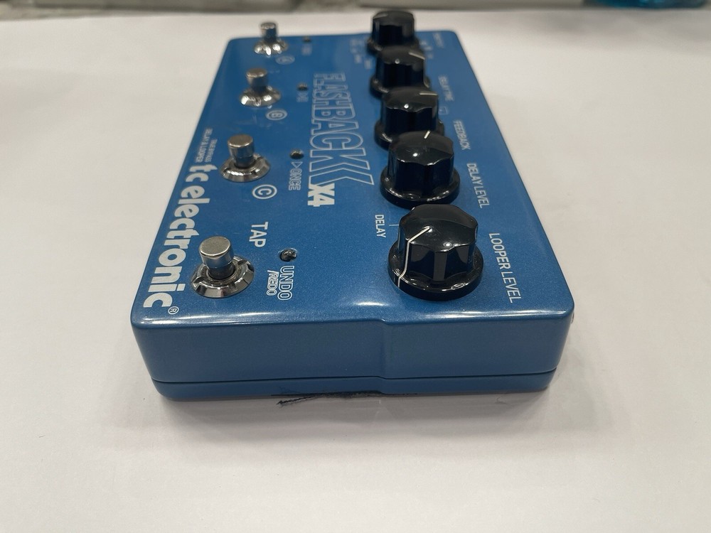 TC Electronic Flashback X4 Delay & Looper True Bypass Guitar Effect Pedal + Box
