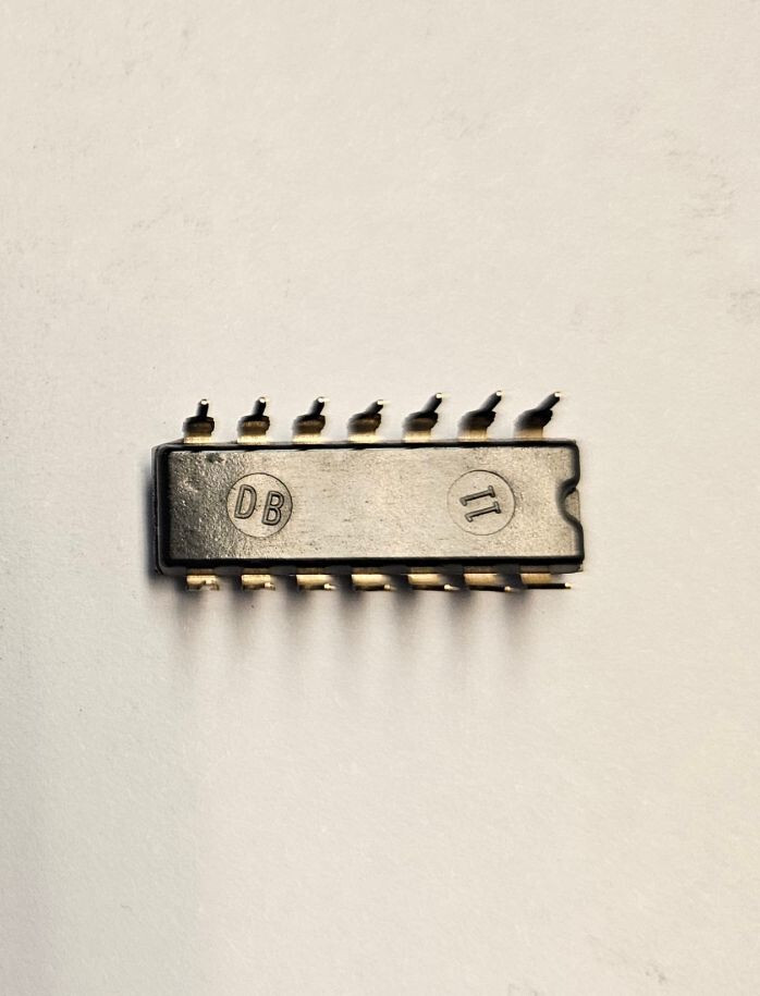 Hitachi Original HA1128 IC NOS