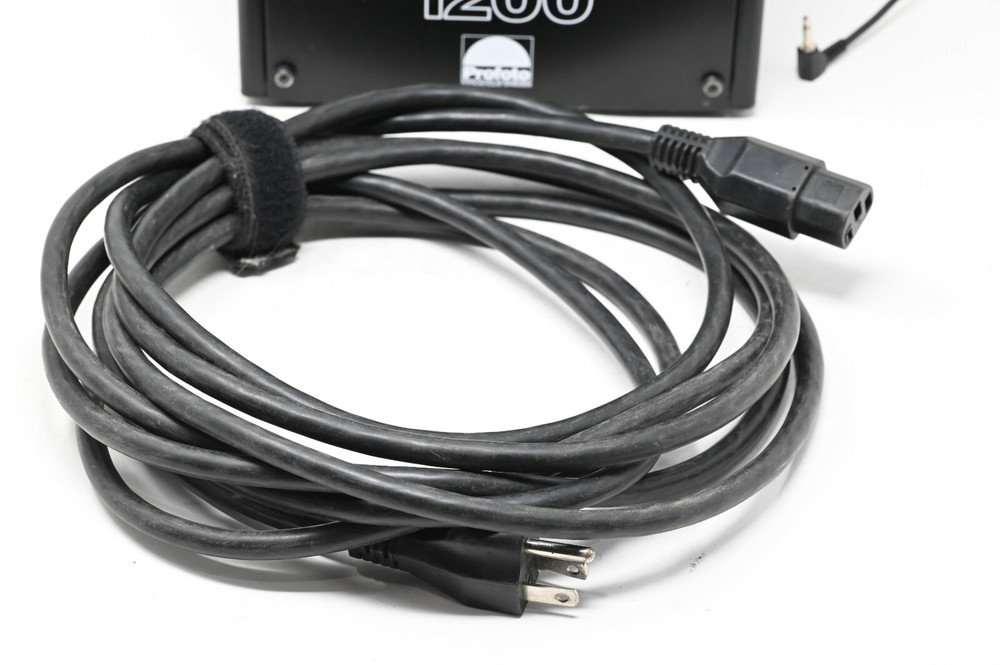 Profoto Acute2R 1200 Generator w/ Sync cable - (#30)