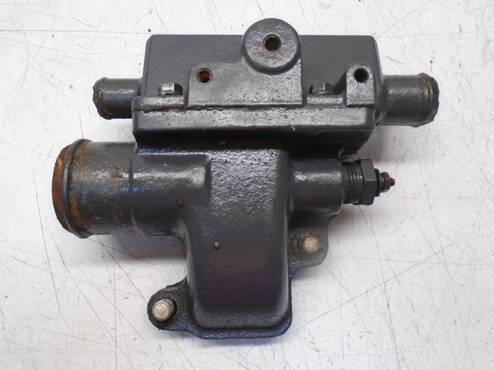 Y3 OMC Cobra 3.0L Thermostat Housing 910360 0910360 910303 0910303