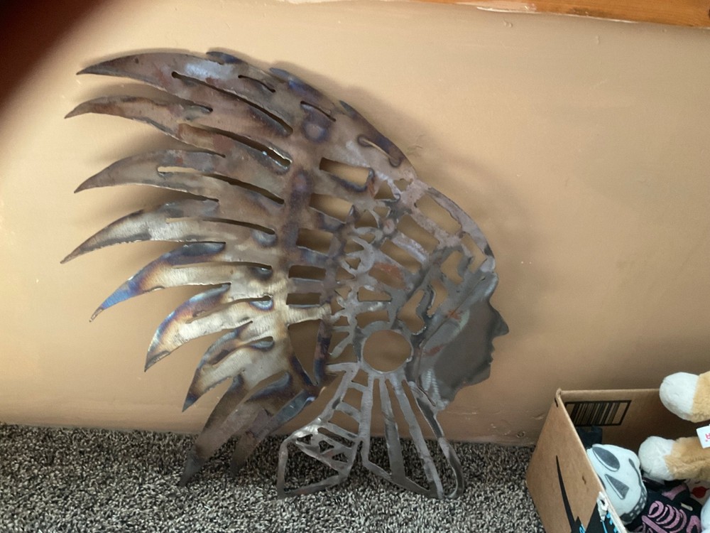 Beautiful native head decor , solid, steel, pretty thick and heavy 17 x 17