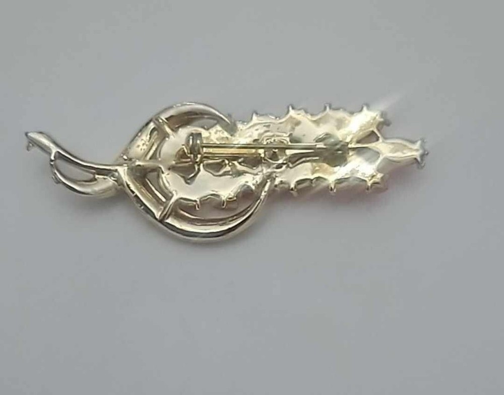 Unsigned brooch pink stones 0158