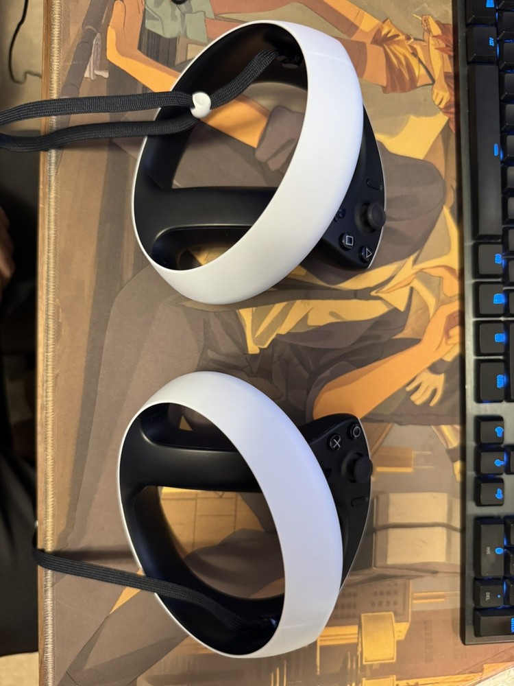 Sony PSVR2 VR2 Headset + Controllers PS5 CIB Great Condition with Charging Dock