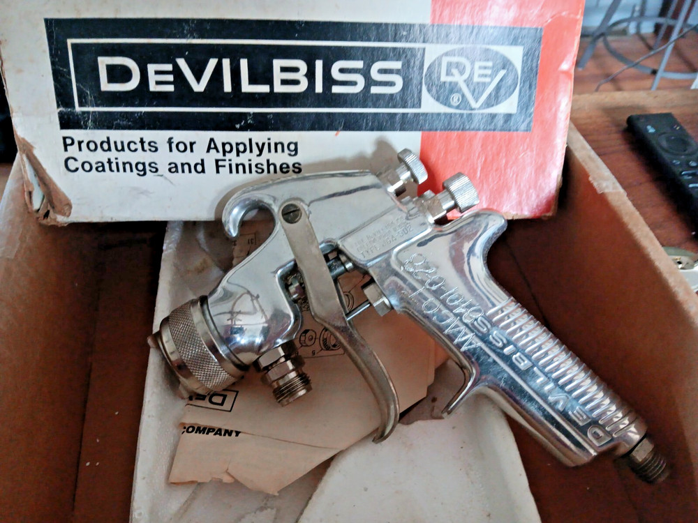 DeVilbiss- JGA 502 Pressure Paint spray gun 704 binks