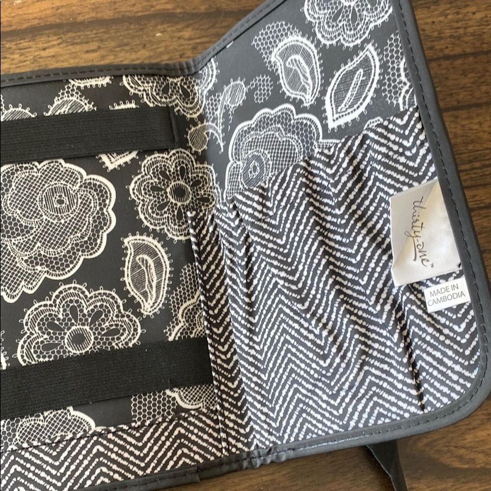 Thirty One Black and White Fold and Go Organizer