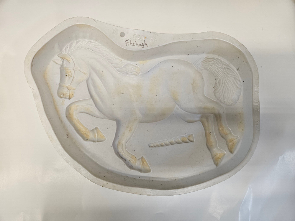 Used Plastic Unicorn Cake Pan